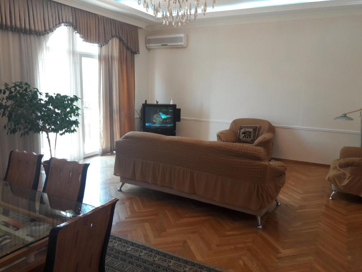 Neftiannikov Avenue Apartment Baku Bagian luar foto