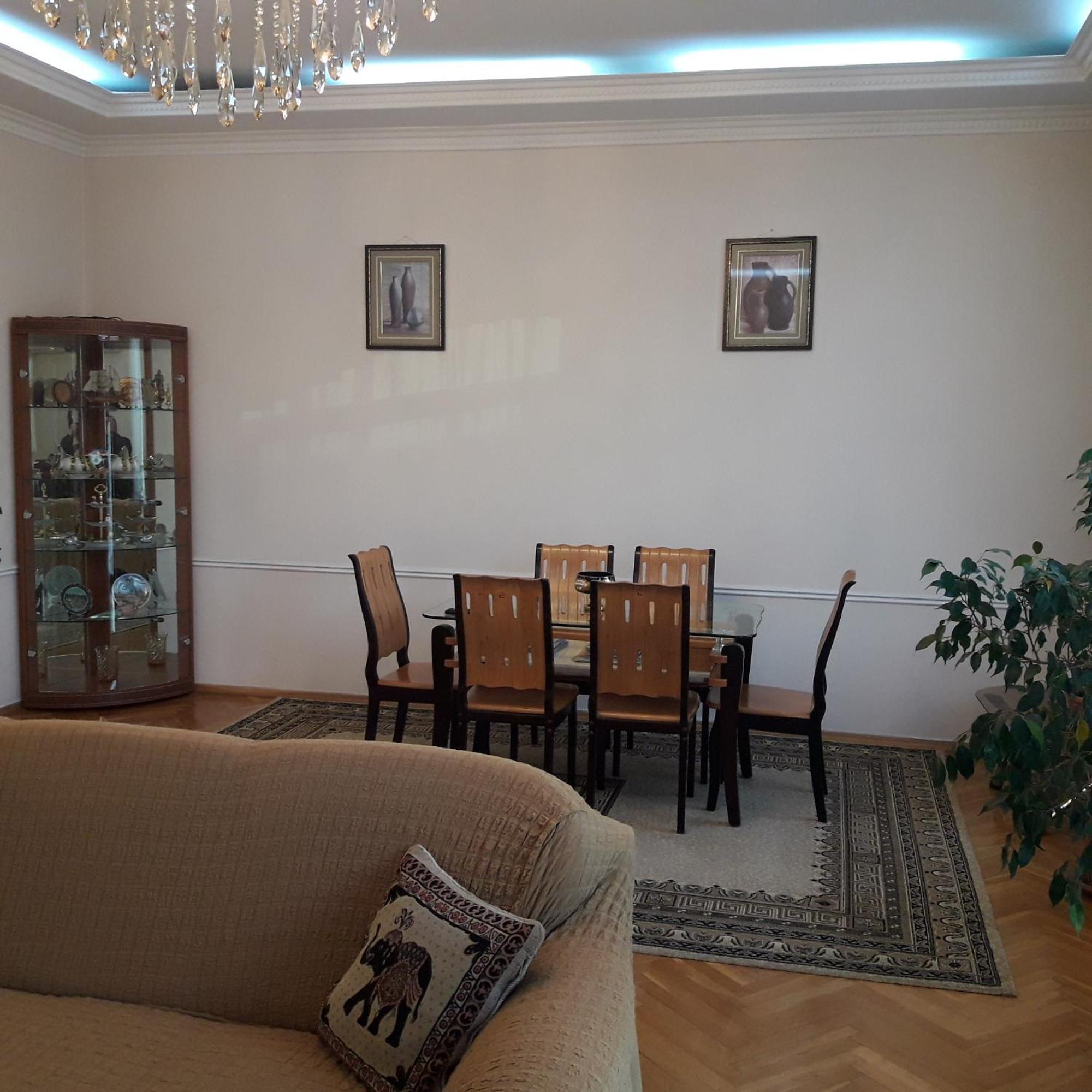 Neftiannikov Avenue Apartment Baku Bagian luar foto