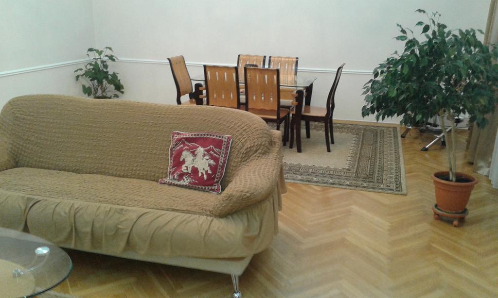 Neftiannikov Avenue Apartment Baku Bagian luar foto